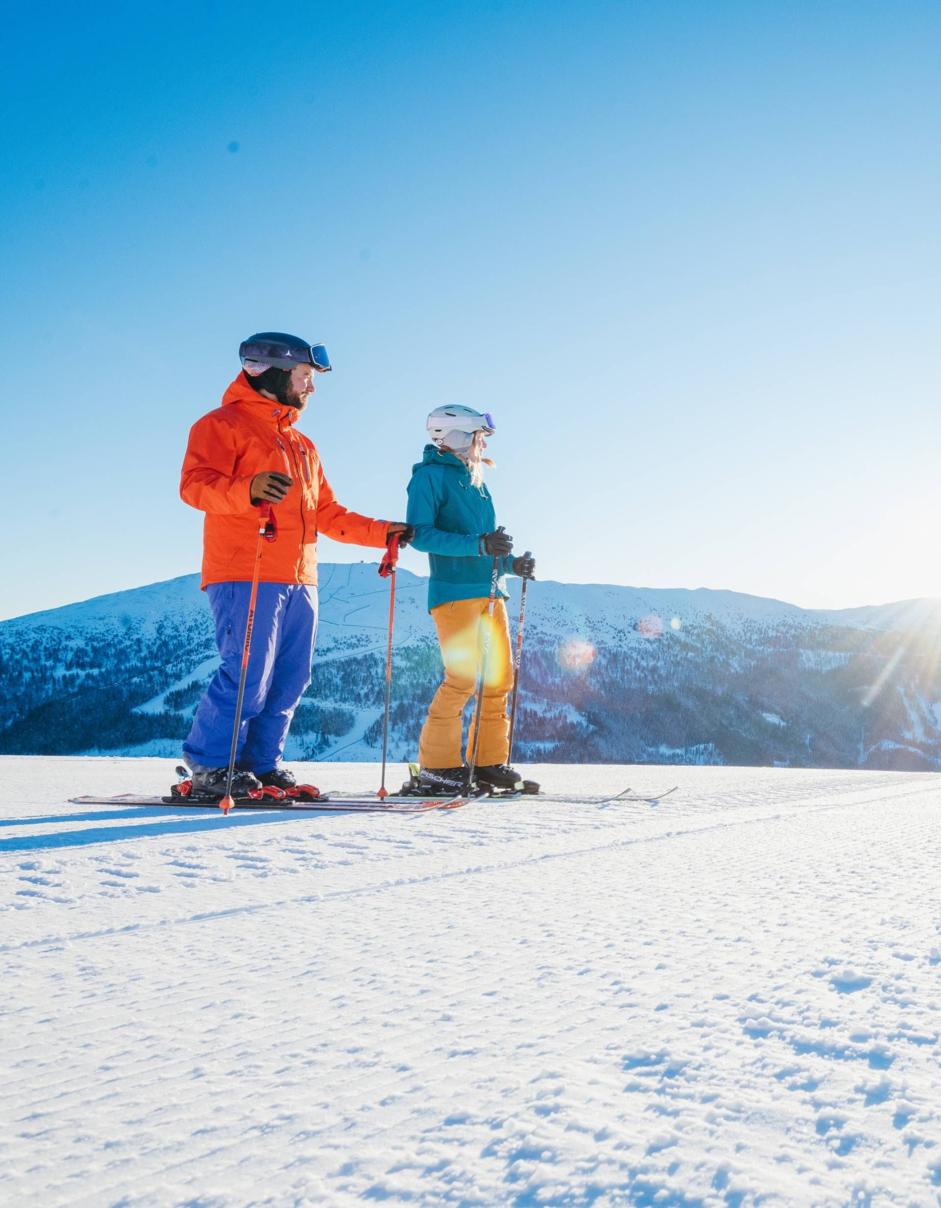 Zwei Personen beim Skifahren am Katschberg