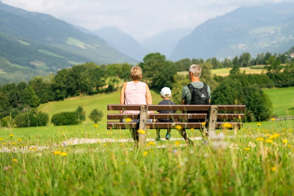 Familie beim Wandern