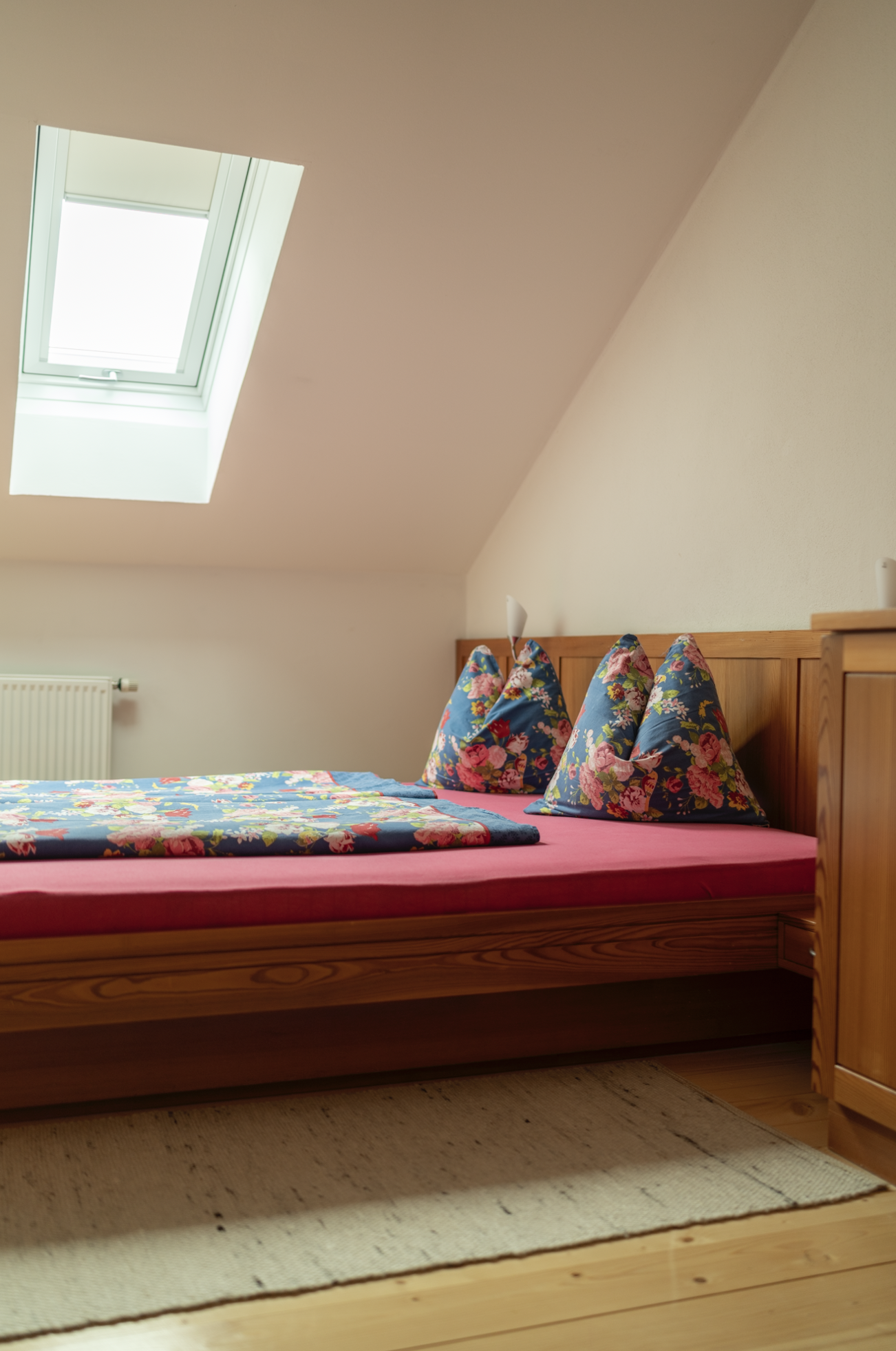 Schlafzimmer mit Doppelbett